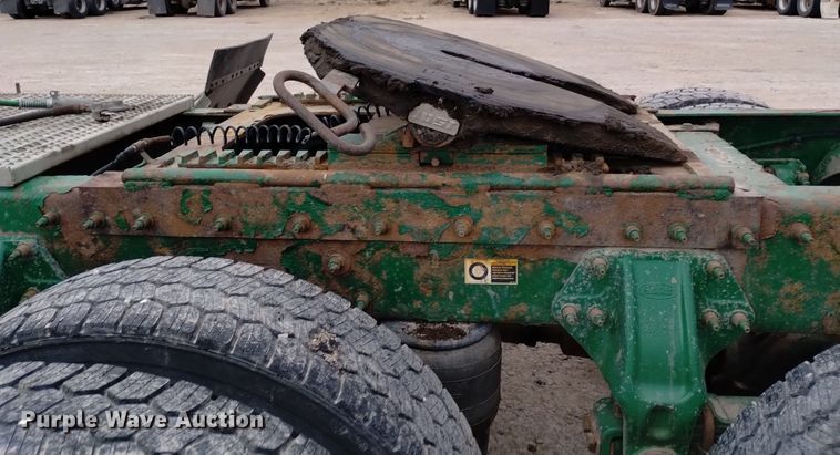 image for item DQ6057 2009 Peterbilt  386 semi truck