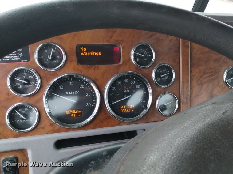 image for item DQ6057 2009 Peterbilt  386 semi truck