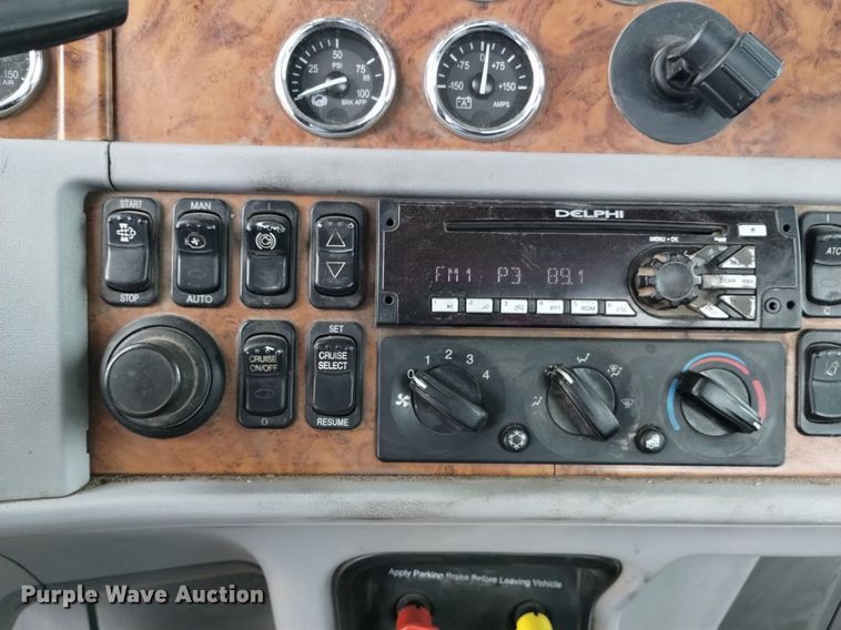 image for item DQ6057 2009 Peterbilt  386 semi truck