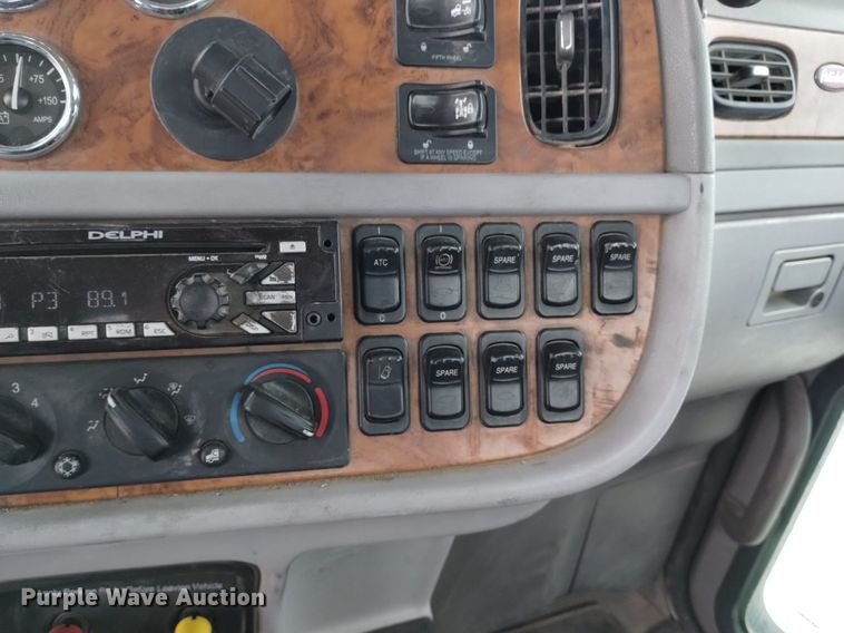 image for item DQ6057 2009 Peterbilt  386 semi truck
