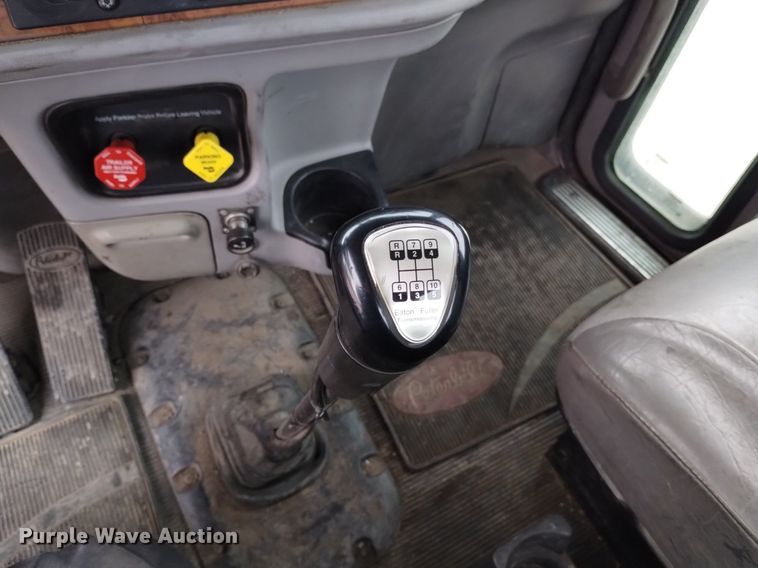 image for item DQ6057 2009 Peterbilt  386 semi truck