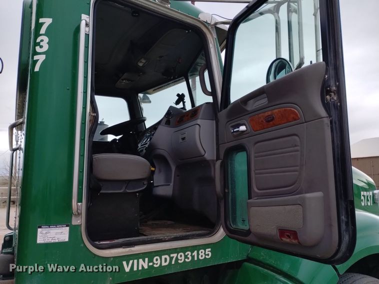 image for item DQ6057 2009 Peterbilt  386 semi truck