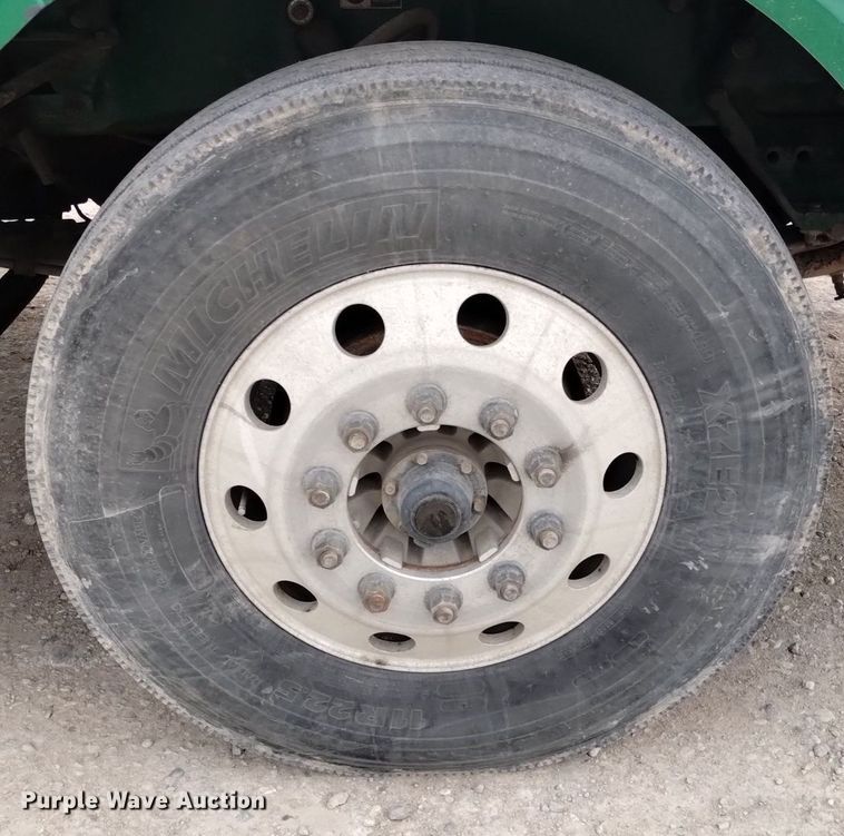 image for item DQ6057 2009 Peterbilt  386 semi truck