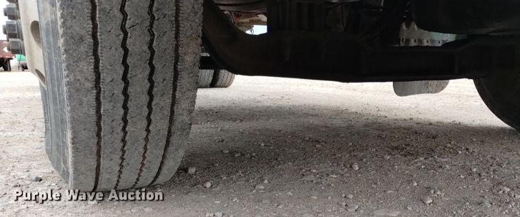 image for item DQ6057 2009 Peterbilt  386 semi truck