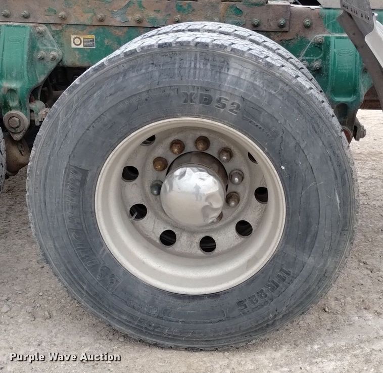 image for item DQ6057 2009 Peterbilt  386 semi truck