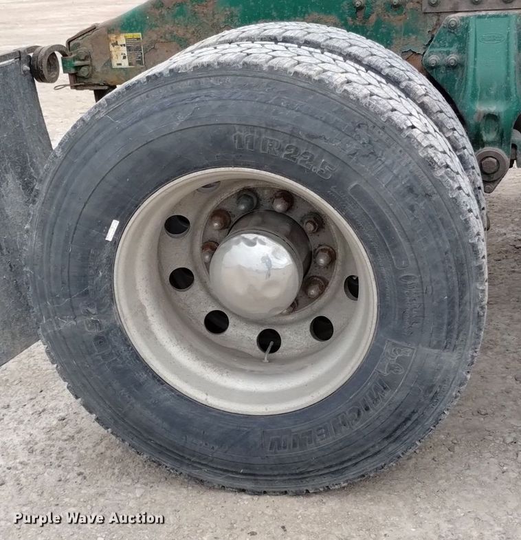 image for item DQ6057 2009 Peterbilt  386 semi truck