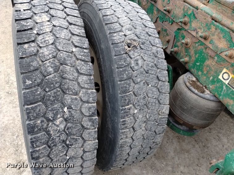 image for item DQ6057 2009 Peterbilt  386 semi truck