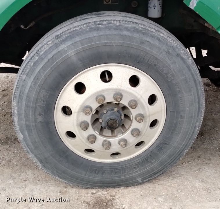 image for item DQ6057 2009 Peterbilt  386 semi truck