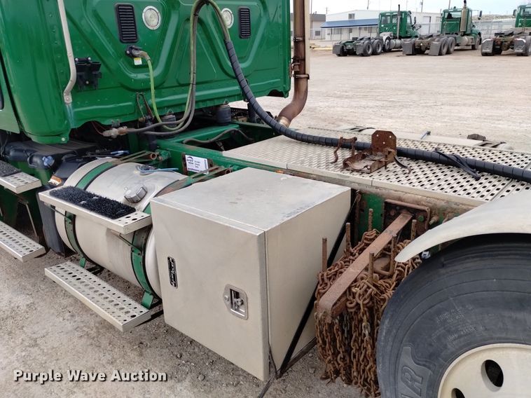 image for item DQ6058 2015 Freightliner Cascadia semi truck