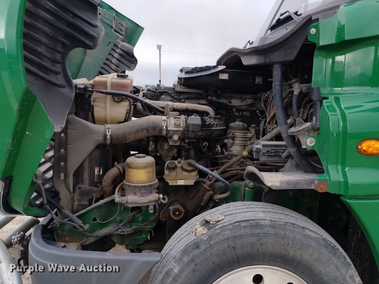 image for item DQ6058 2015 Freightliner Cascadia semi truck