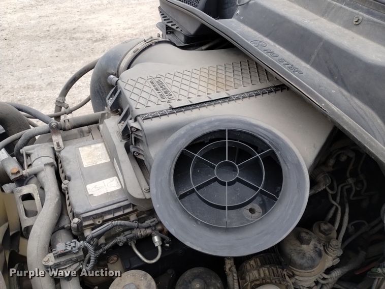 image for item DQ6058 2015 Freightliner Cascadia semi truck