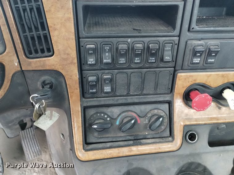 image for item DQ6059 2009 International Prostar semi truck