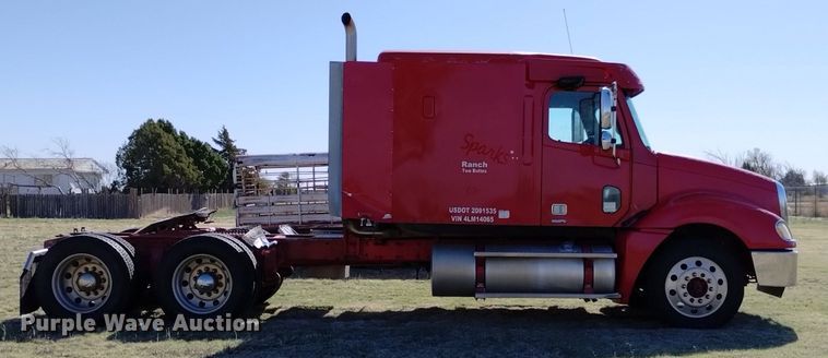 image for item DQ6066 2004 Freightliner  Columbia  semi truck