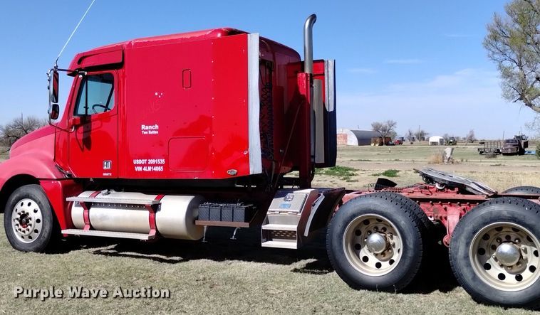 image for item DQ6066 2004 Freightliner  Columbia  semi truck