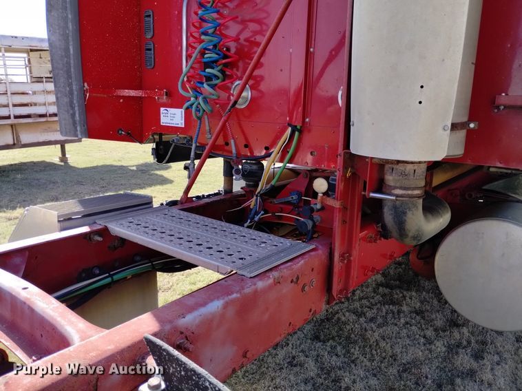 image for item DQ6066 2004 Freightliner  Columbia  semi truck