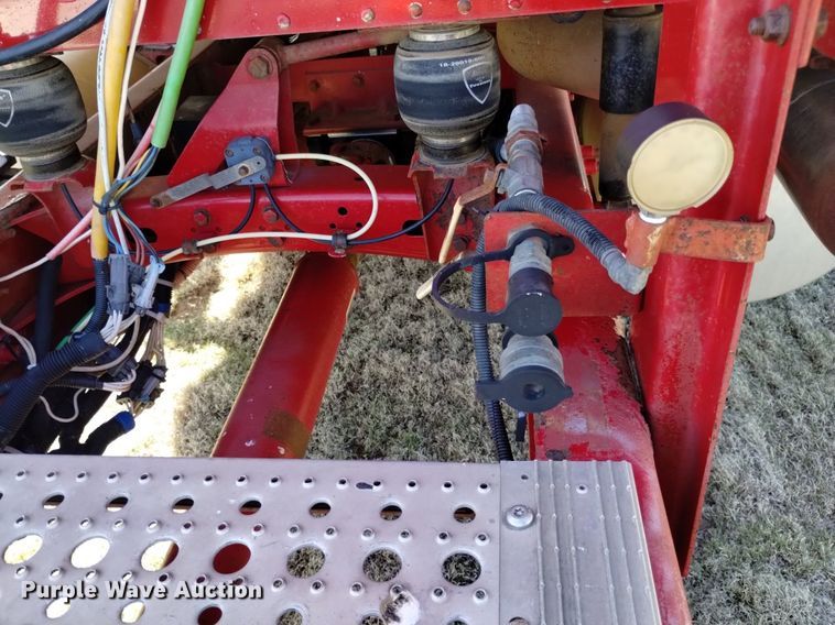 image for item DQ6066 2004 Freightliner  Columbia  semi truck