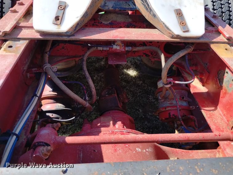 image for item DQ6066 2004 Freightliner  Columbia  semi truck