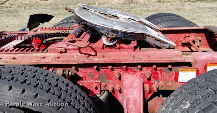 image for item DQ6066 2004 Freightliner  Columbia  semi truck