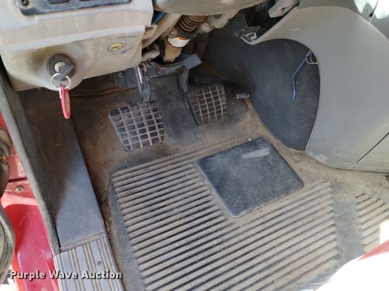 image for item DQ6066 2004 Freightliner  Columbia  semi truck