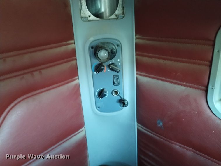 image for item DQ6066 2004 Freightliner  Columbia  semi truck