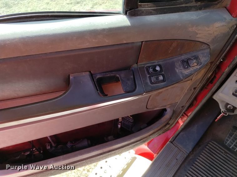 image for item DQ6066 2004 Freightliner  Columbia  semi truck