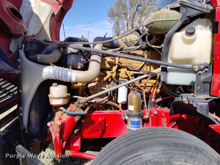 image for item DQ6066 2004 Freightliner  Columbia  semi truck