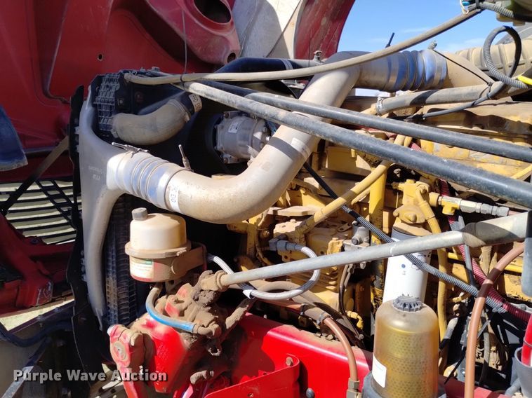 image for item DQ6066 2004 Freightliner  Columbia  semi truck