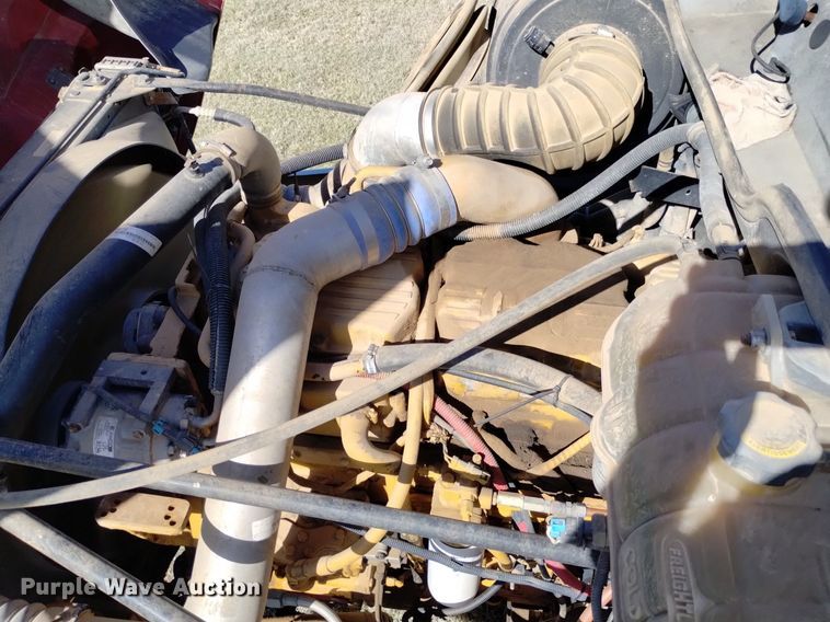 image for item DQ6066 2004 Freightliner  Columbia  semi truck