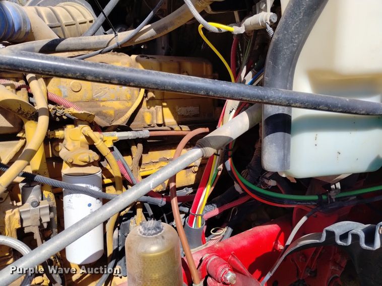 image for item DQ6066 2004 Freightliner  Columbia  semi truck