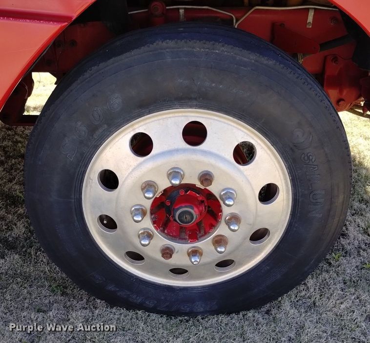 image for item DQ6066 2004 Freightliner  Columbia  semi truck