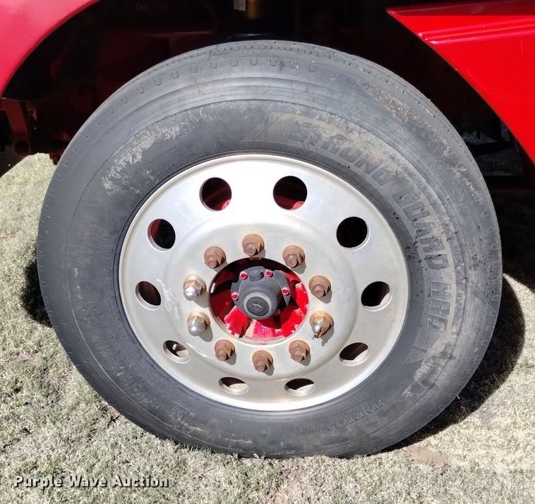 image for item DQ6066 2004 Freightliner  Columbia  semi truck