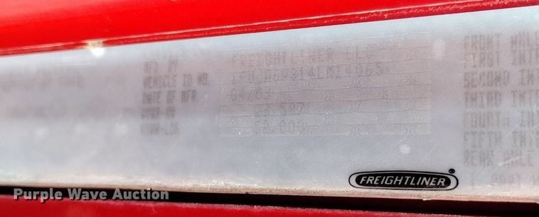 image for item DQ6066 2004 Freightliner  Columbia  semi truck