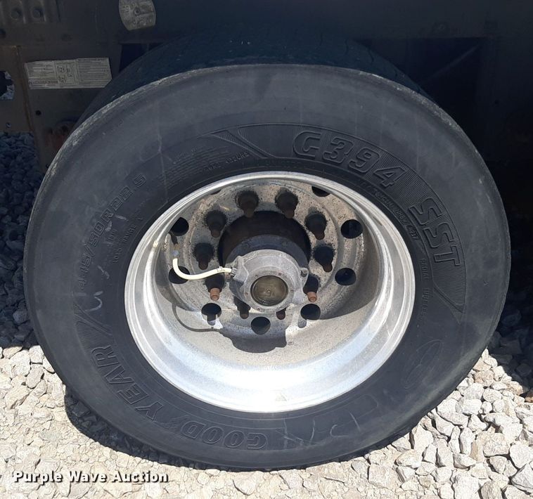 image for item DQ6989 2018 Utility Trailer  VS2DX dry van trailer