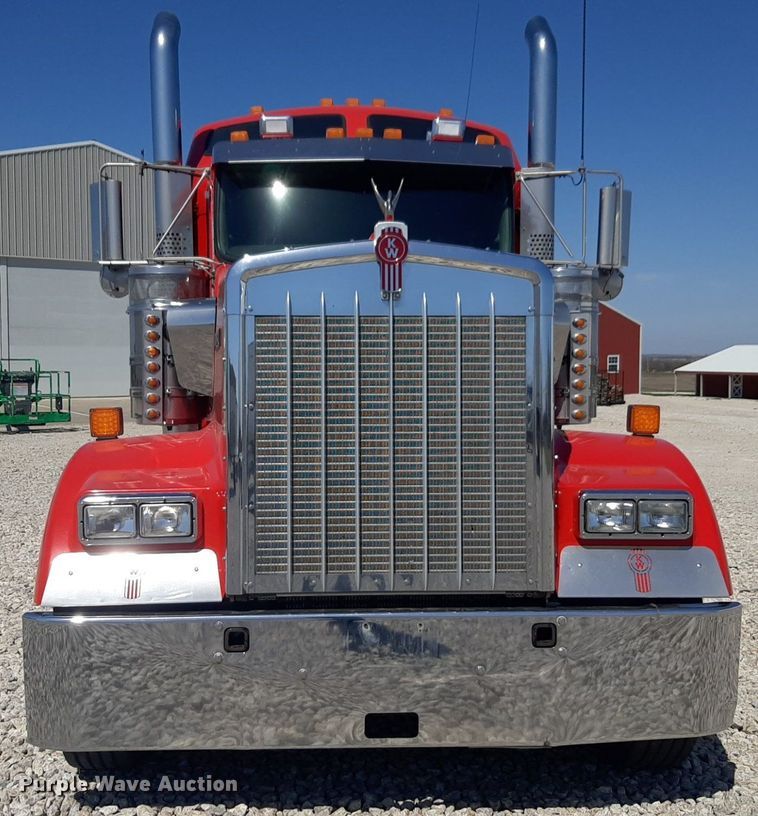 image for item DQ6991 2018 Kenworth W900 semi truck