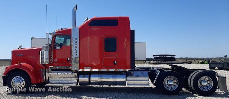 image for item DQ6991 2018 Kenworth W900 semi truck