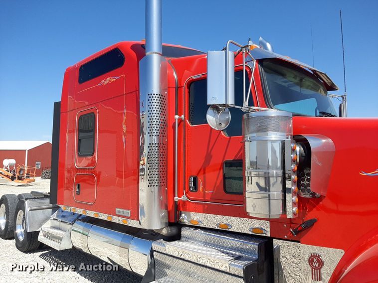 image for item DQ6991 2018 Kenworth W900 semi truck