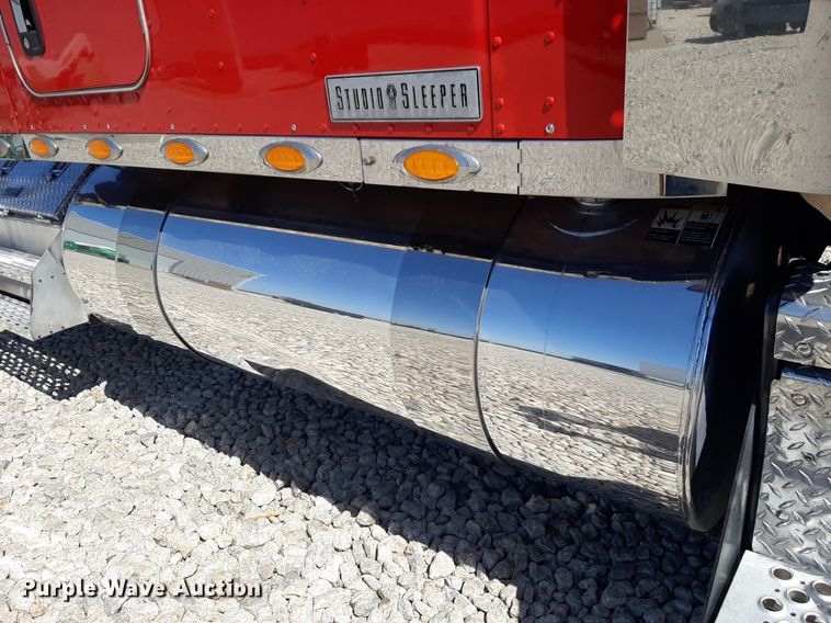 image for item DQ6991 2018 Kenworth W900 semi truck