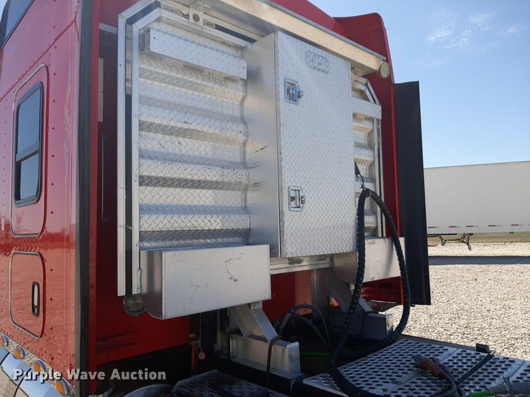 image for item DQ6991 2018 Kenworth W900 semi truck