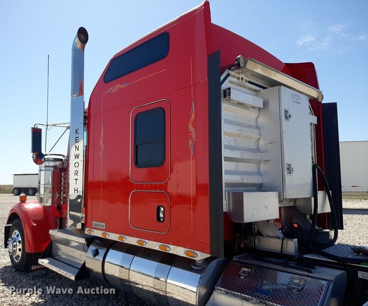 image for item DQ6991 2018 Kenworth W900 semi truck