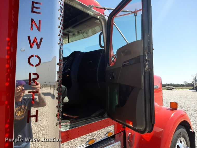 image for item DQ6991 2018 Kenworth W900 semi truck