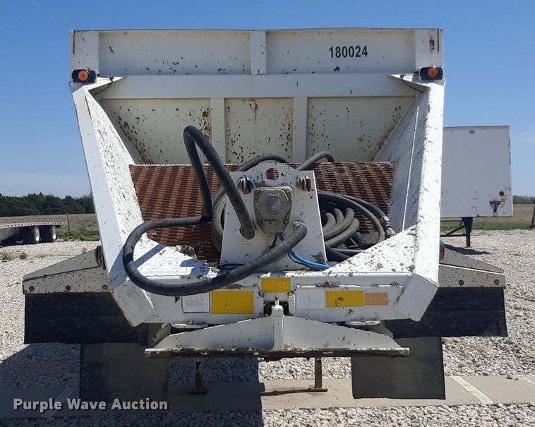 image for item DQ7031 2006 Trail King live bottom trailer