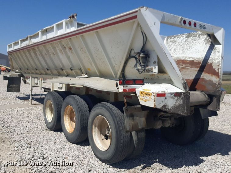 image for item DQ7031 2006 Trail King live bottom trailer