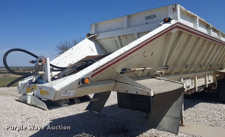 image for item DQ7031 2006 Trail King live bottom trailer