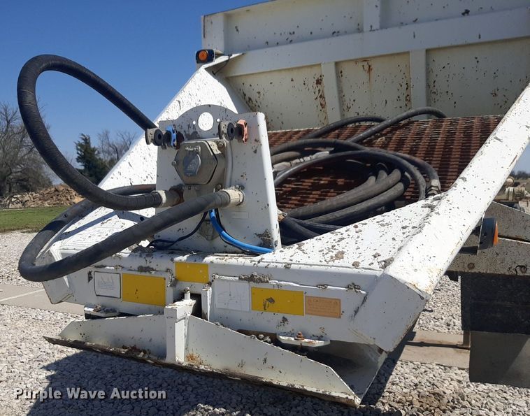 image for item DQ7031 2006 Trail King live bottom trailer