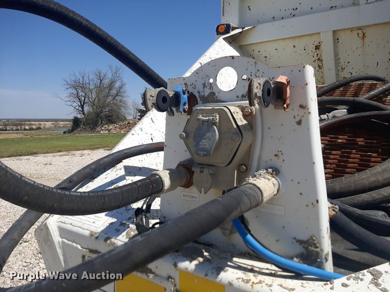 image for item DQ7031 2006 Trail King live bottom trailer