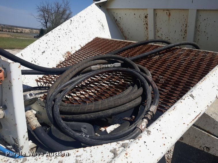 image for item DQ7031 2006 Trail King live bottom trailer