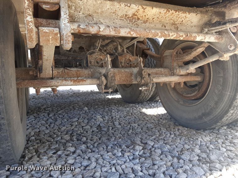 image for item DQ7031 2006 Trail King live bottom trailer