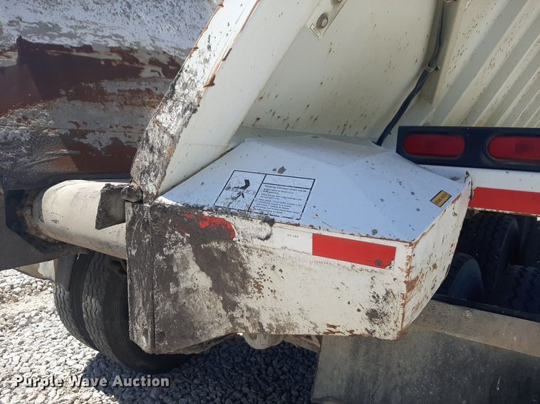 image for item DQ7031 2006 Trail King live bottom trailer