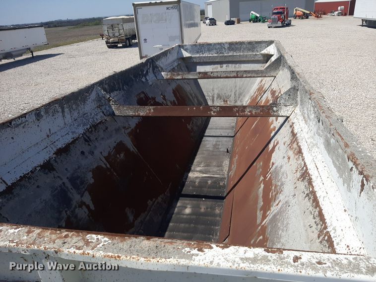 image for item DQ7031 2006 Trail King live bottom trailer