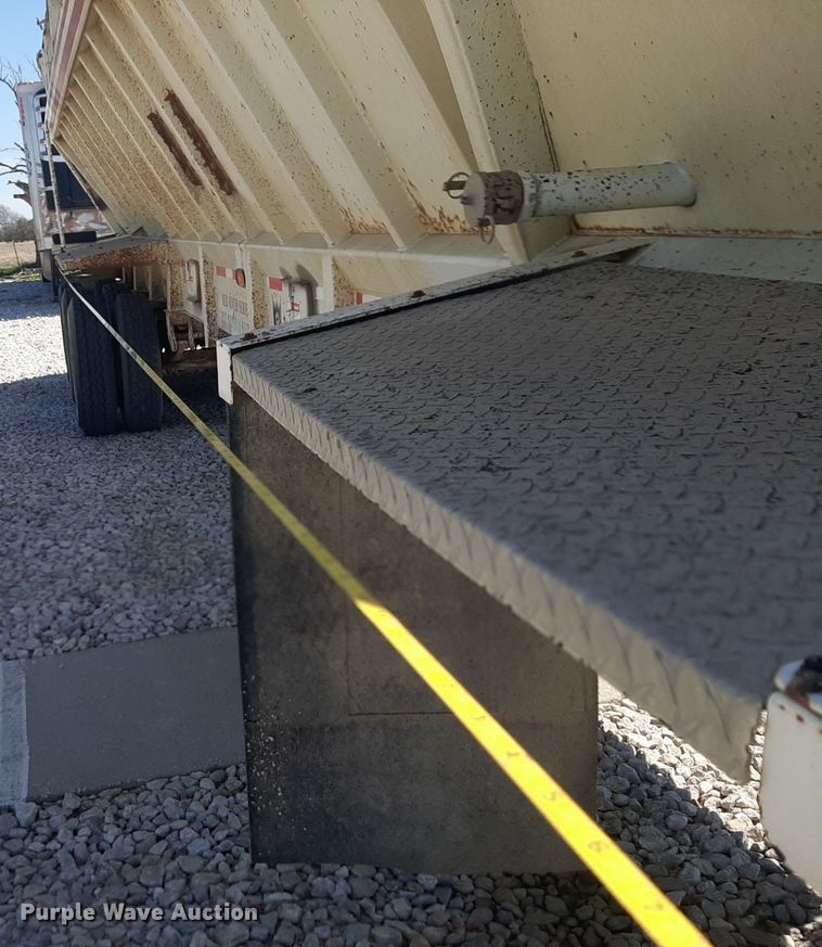 image for item DQ7031 2006 Trail King live bottom trailer